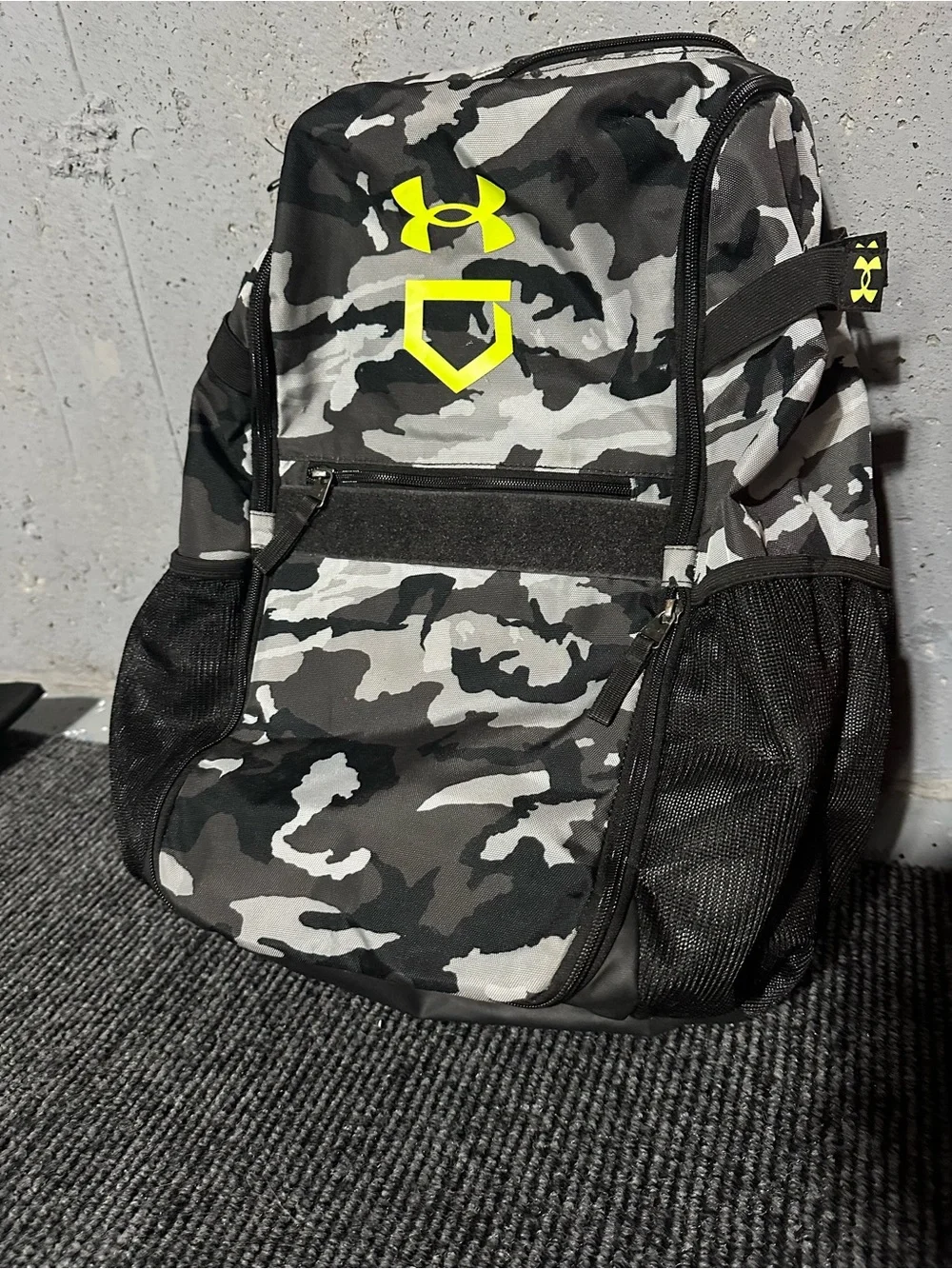 Under Armour Men's Black & Gray Camo Backpack with Yellow Accent Baseball bag